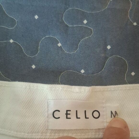 CELLO Women's White Denim Shorts size medium - Picture 2 of 5